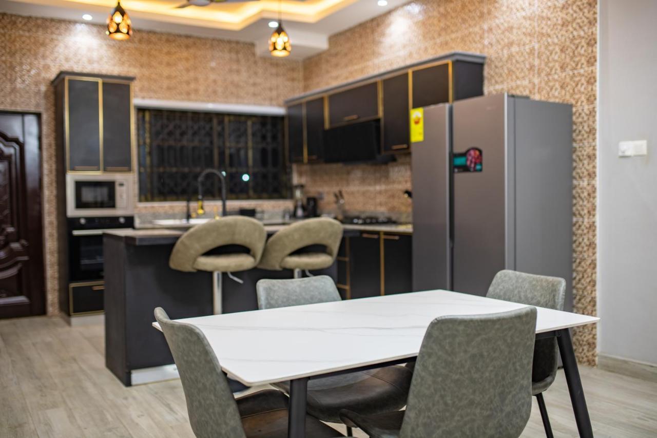 Cloud9 Luxury Apartments Аккра Экстерьер фото
