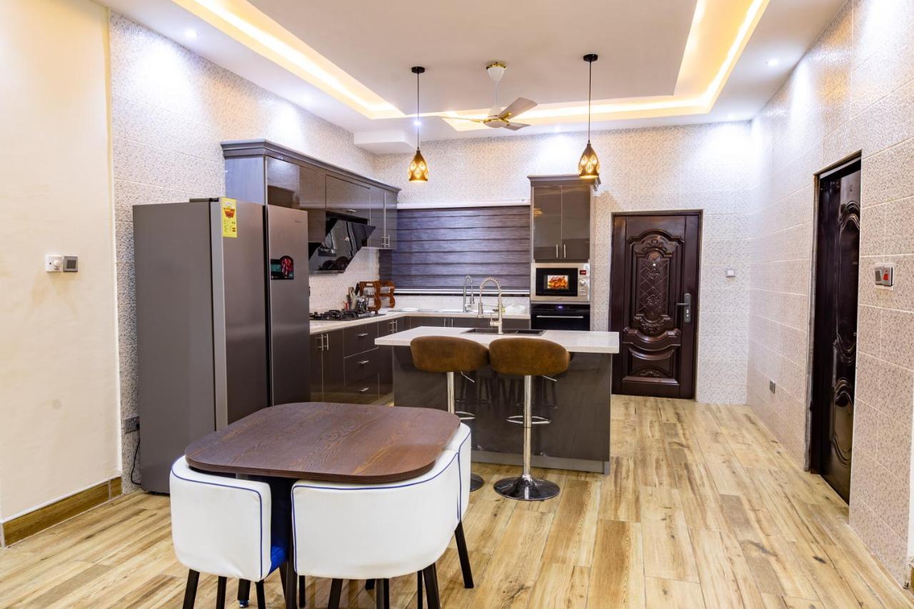 Cloud9 Luxury Apartments Аккра Экстерьер фото