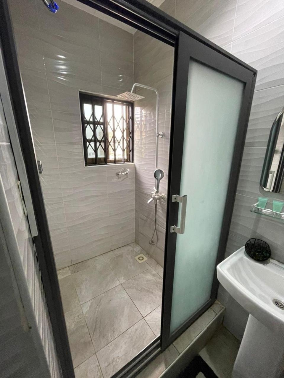 Cloud9 Luxury Apartments Аккра Экстерьер фото